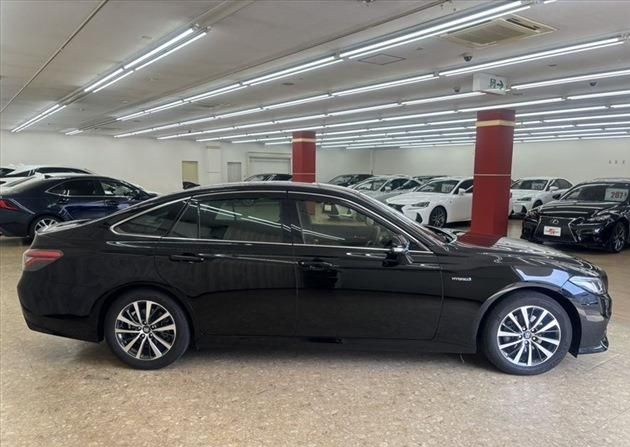 2018 Toyota Crown Hybrid