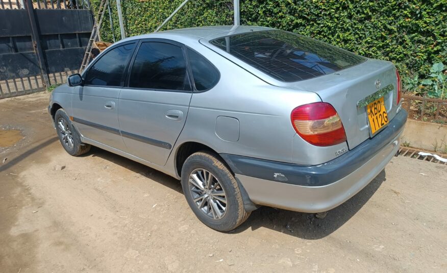 2000 Toyota Avensis