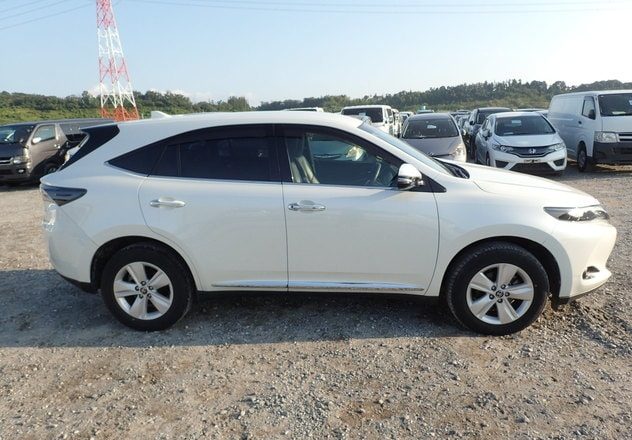 Toyota Harrier Elegance