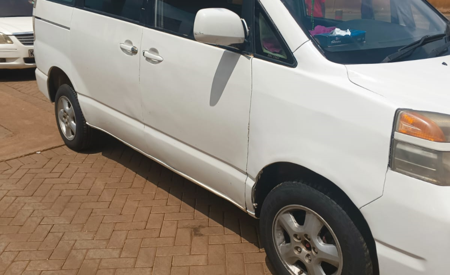 2002 Toyota Voxy