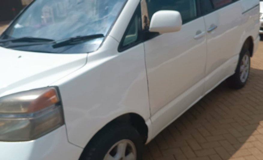2002 Toyota Voxy