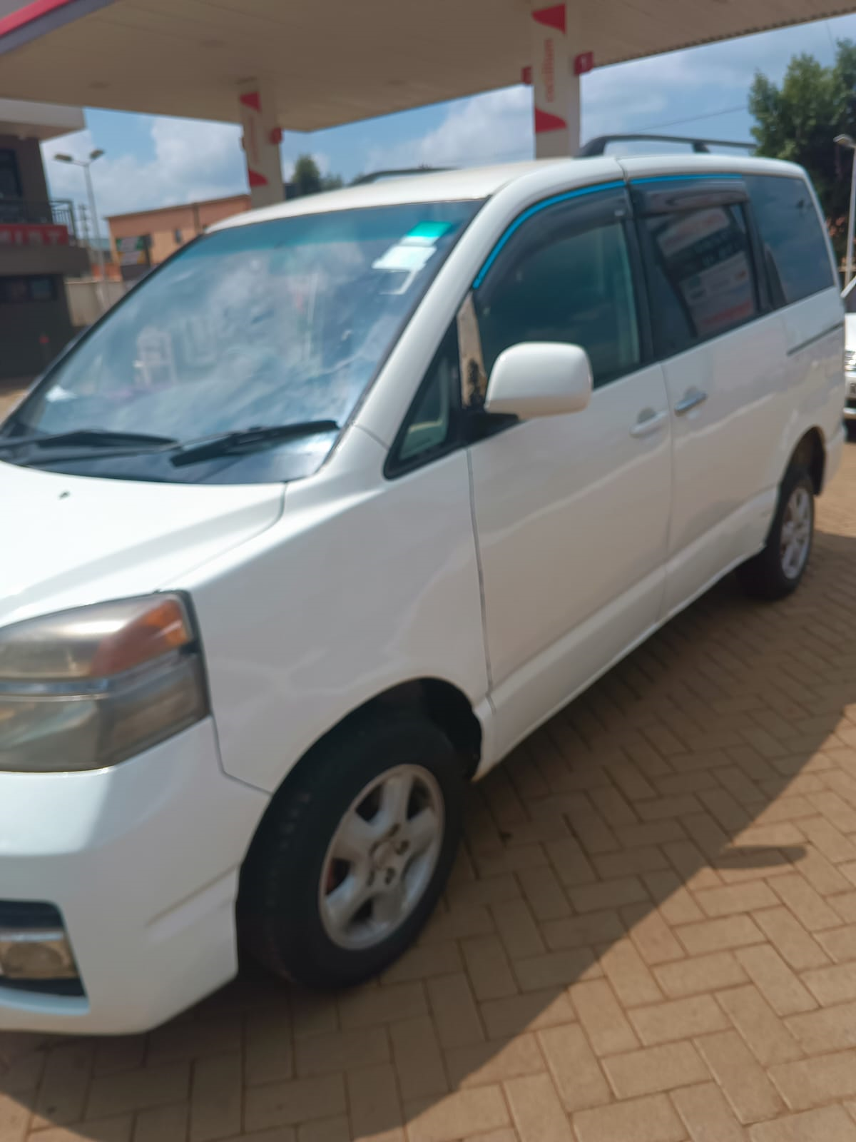 2002 Toyota Voxy