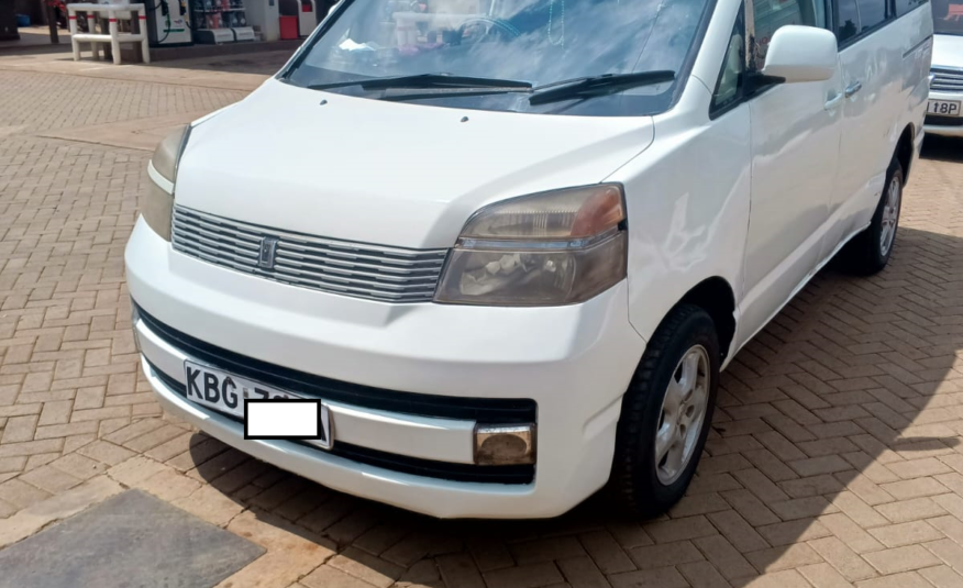2002 Toyota Voxy