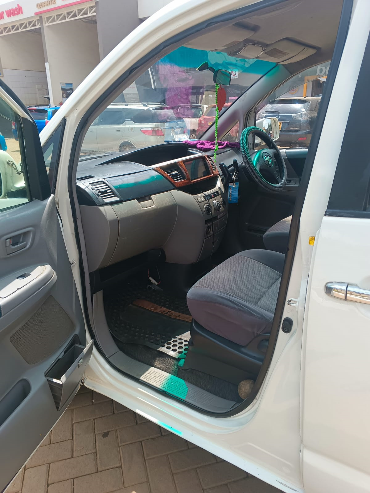 2002 Toyota Voxy