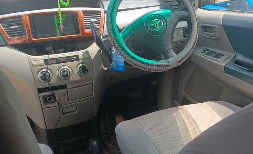2002 Toyota Voxy