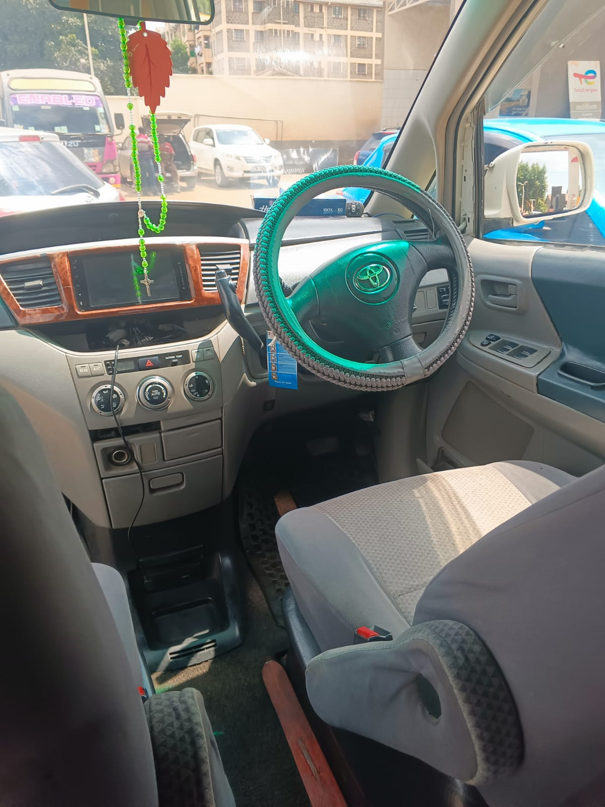 2002 Toyota Voxy