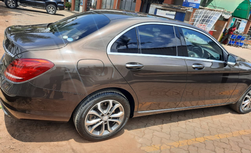 2016 Mercedes-Benz C180