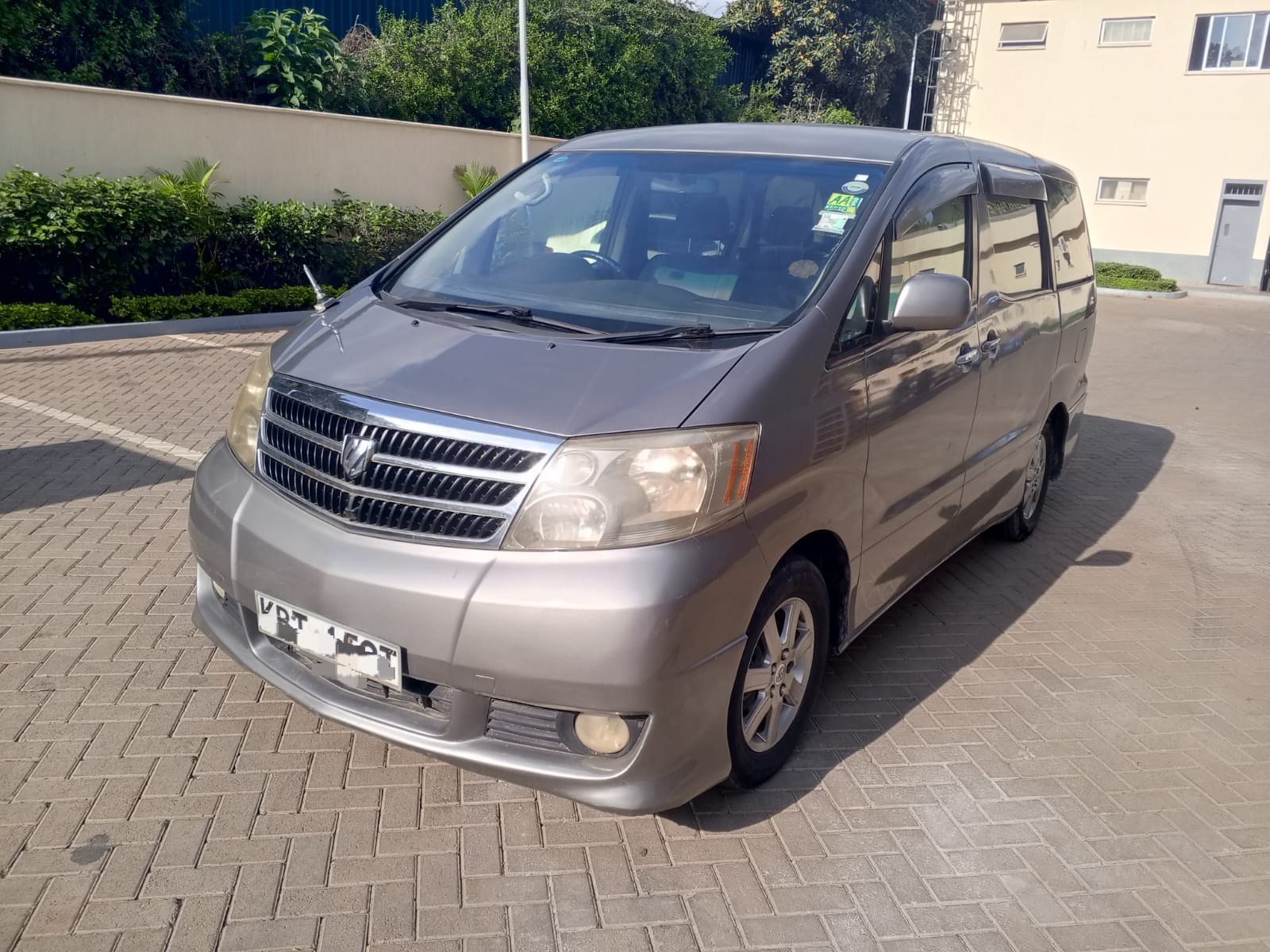 2004 Toyota Alphard