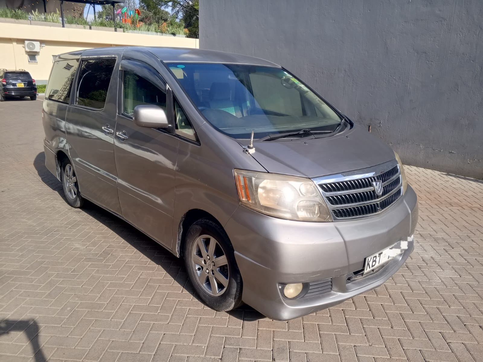 2004 Toyota Alphard