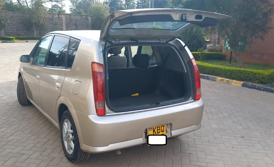 Toyota Opa 2004