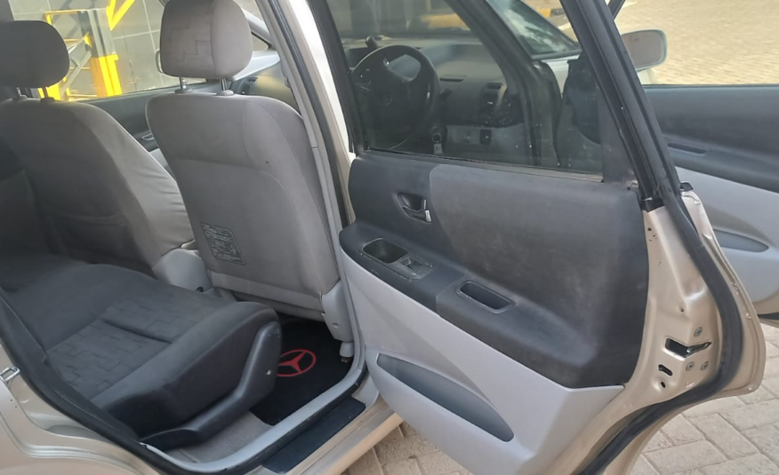 Toyota Opa 2004