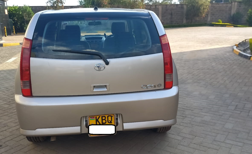 Toyota Opa 2004