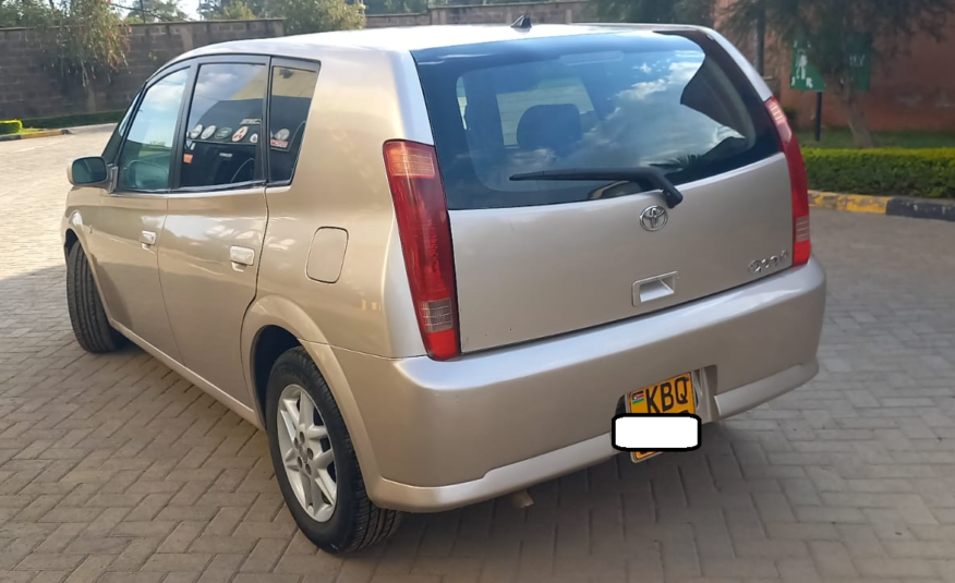 Toyota Opa 2004