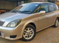 Toyota Opa 2004