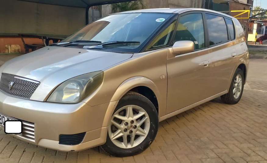 Toyota Opa 2004