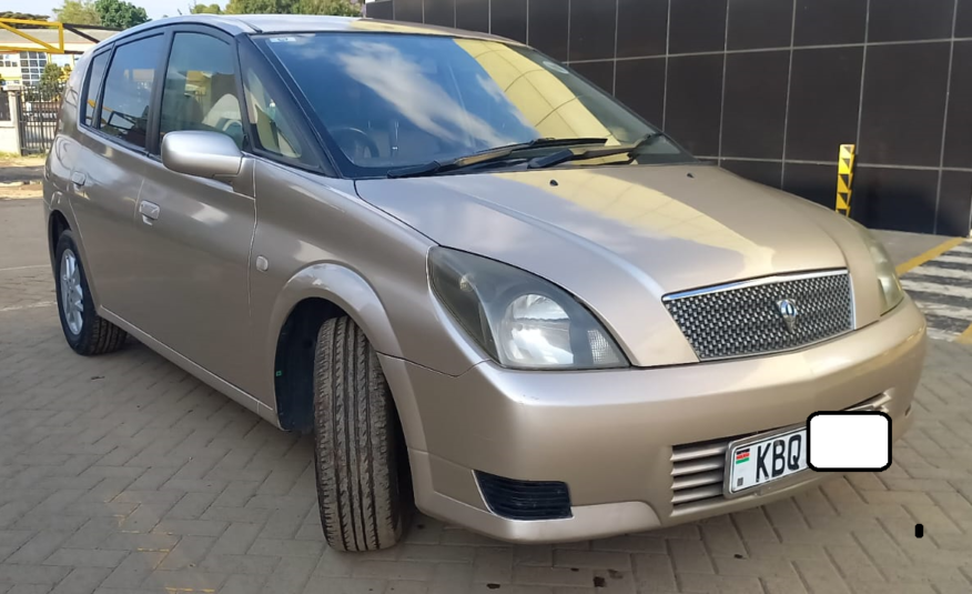 Toyota Opa 2004