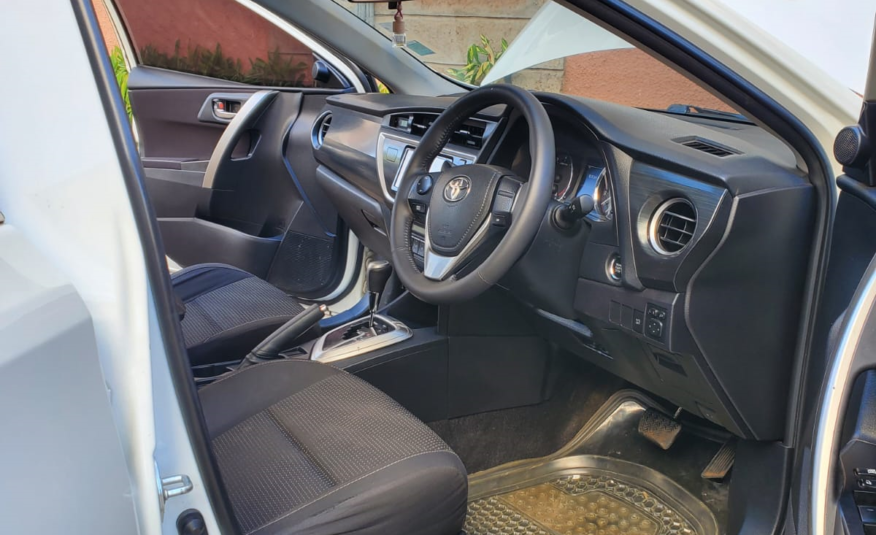 Toyota Auris 2014