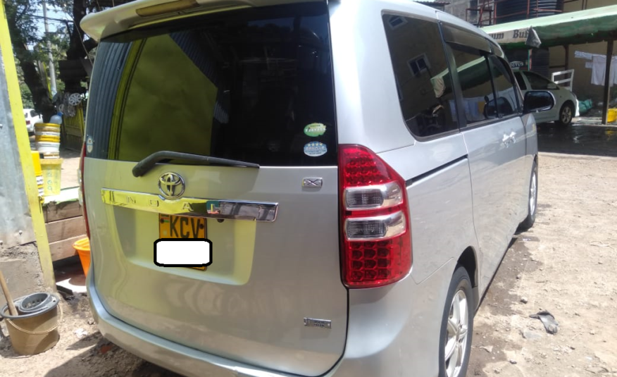 2012 Toyota Noah