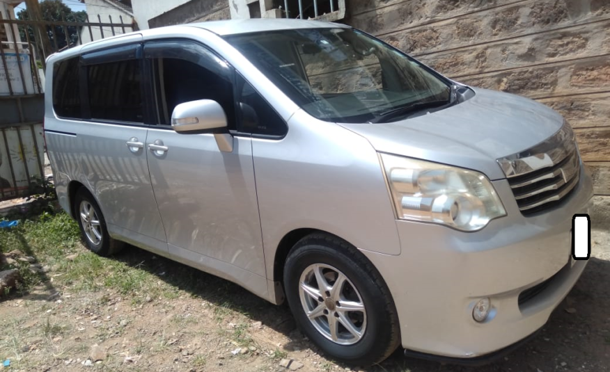 2012 Toyota Noah