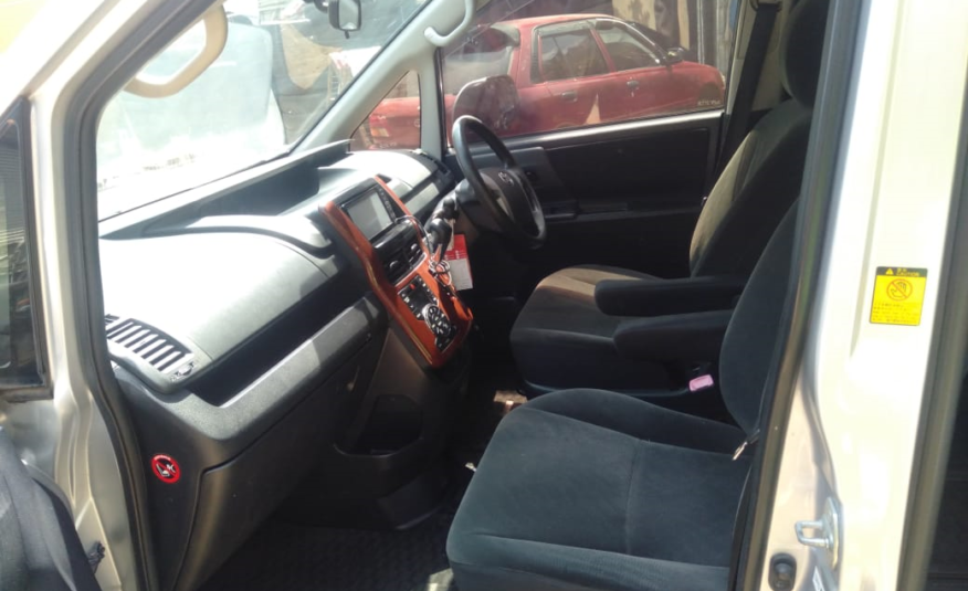 2012 Toyota Noah