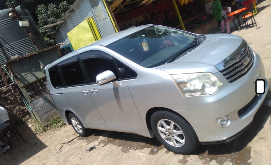 2012 Toyota Noah