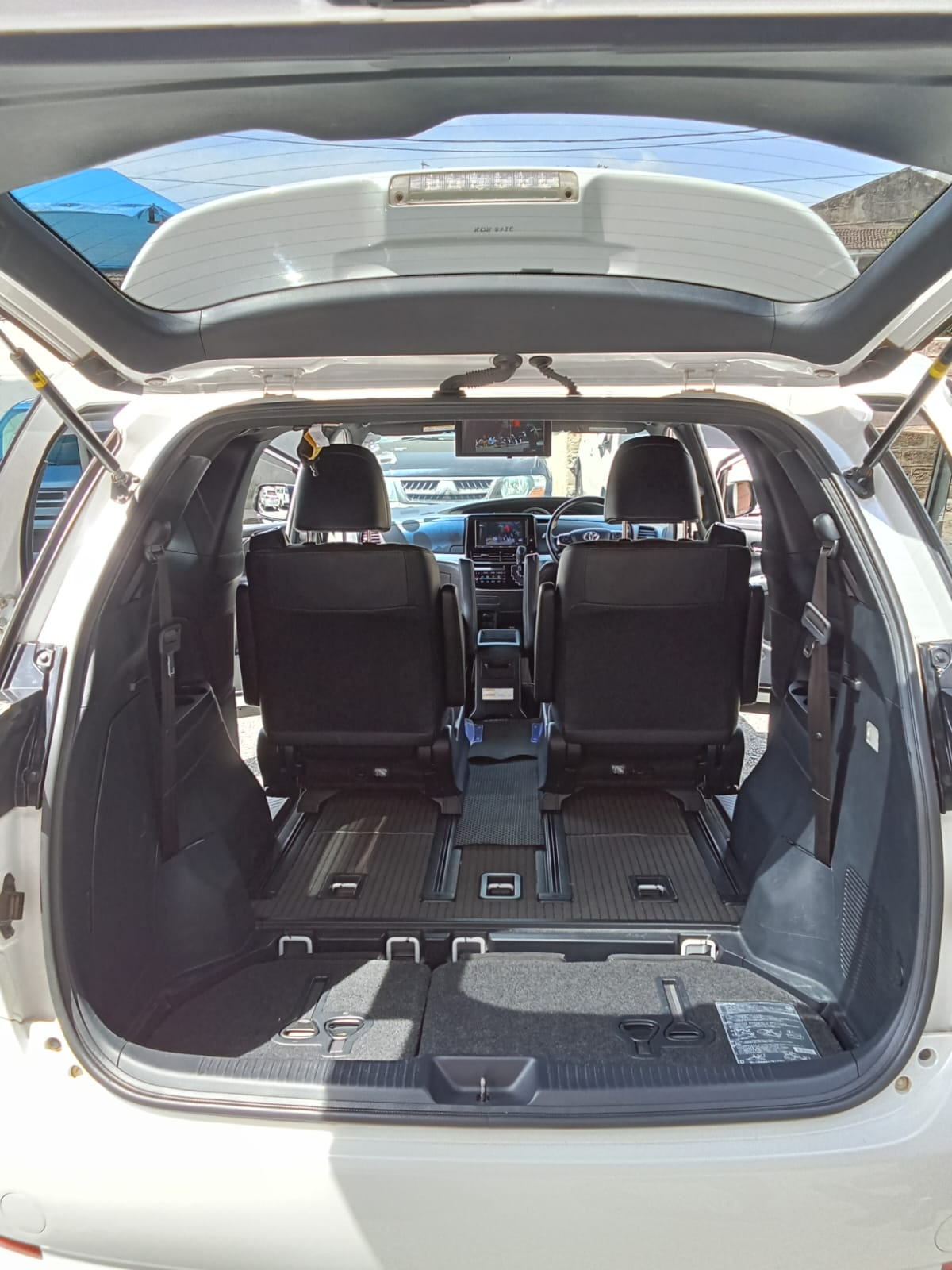 🚗 Toyota Estima  2017