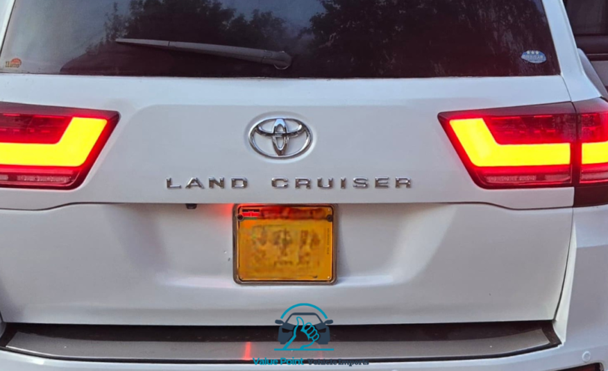 2013 Toyota Land Cruiser LC200