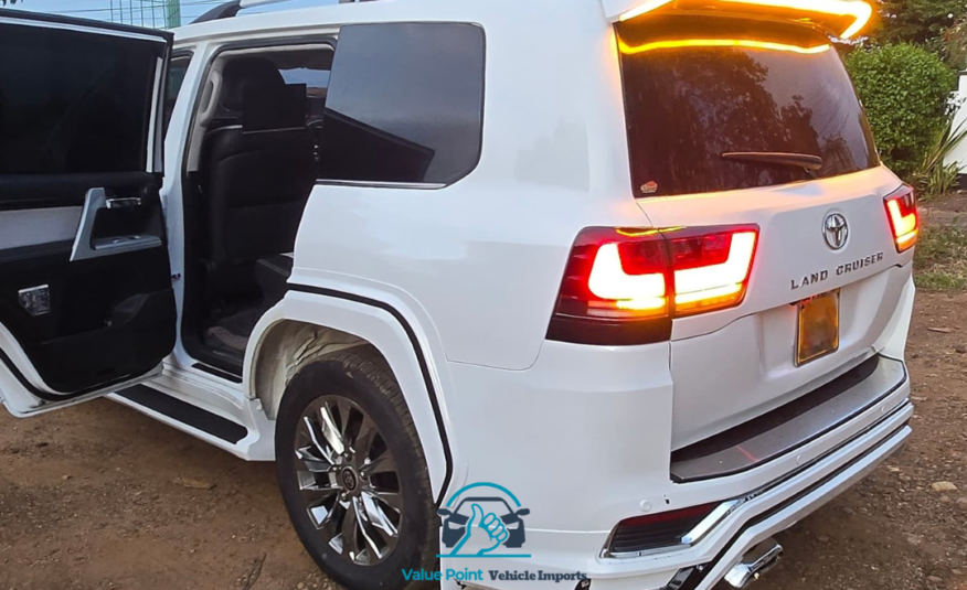 2013 Toyota Land Cruiser LC200