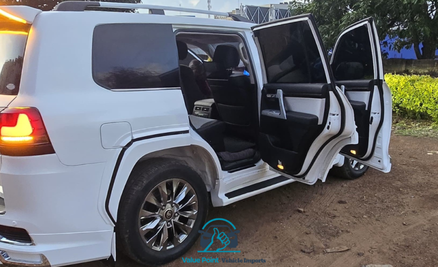 2013 Toyota Land Cruiser LC200