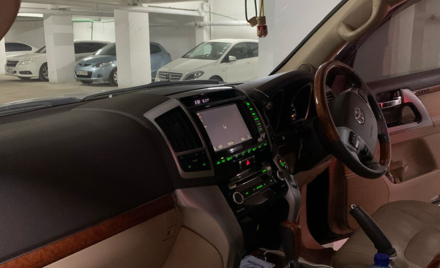 Toyota Land Cruiser V8 ZX 2016
