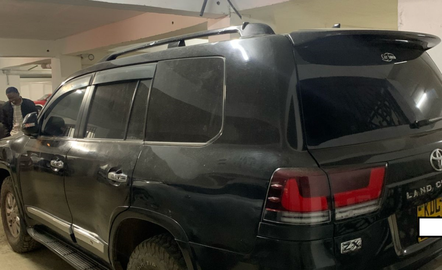 Toyota Land Cruiser V8 ZX 2016