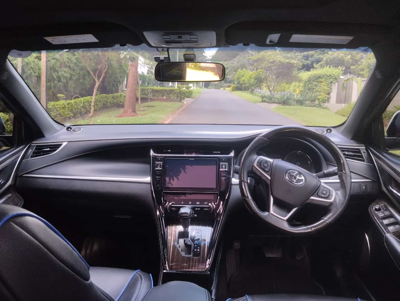 Toyota Harrier | 2017 |