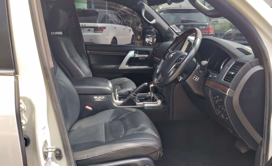 Toyota Land Cruiser V8 ZX | 2017
