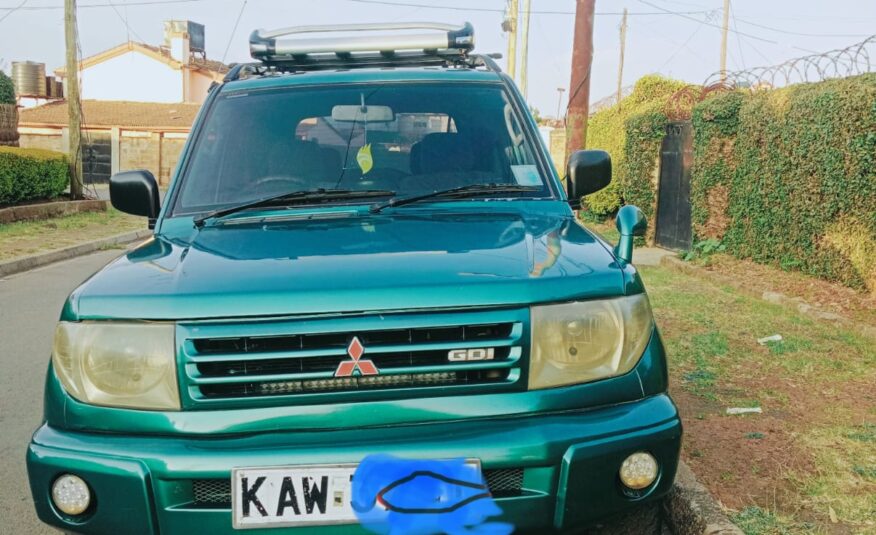 2001 Mitsubishi Pajero iO