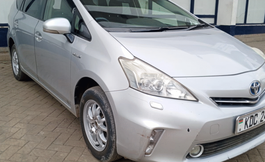 Toyota Prius Alpha 2014