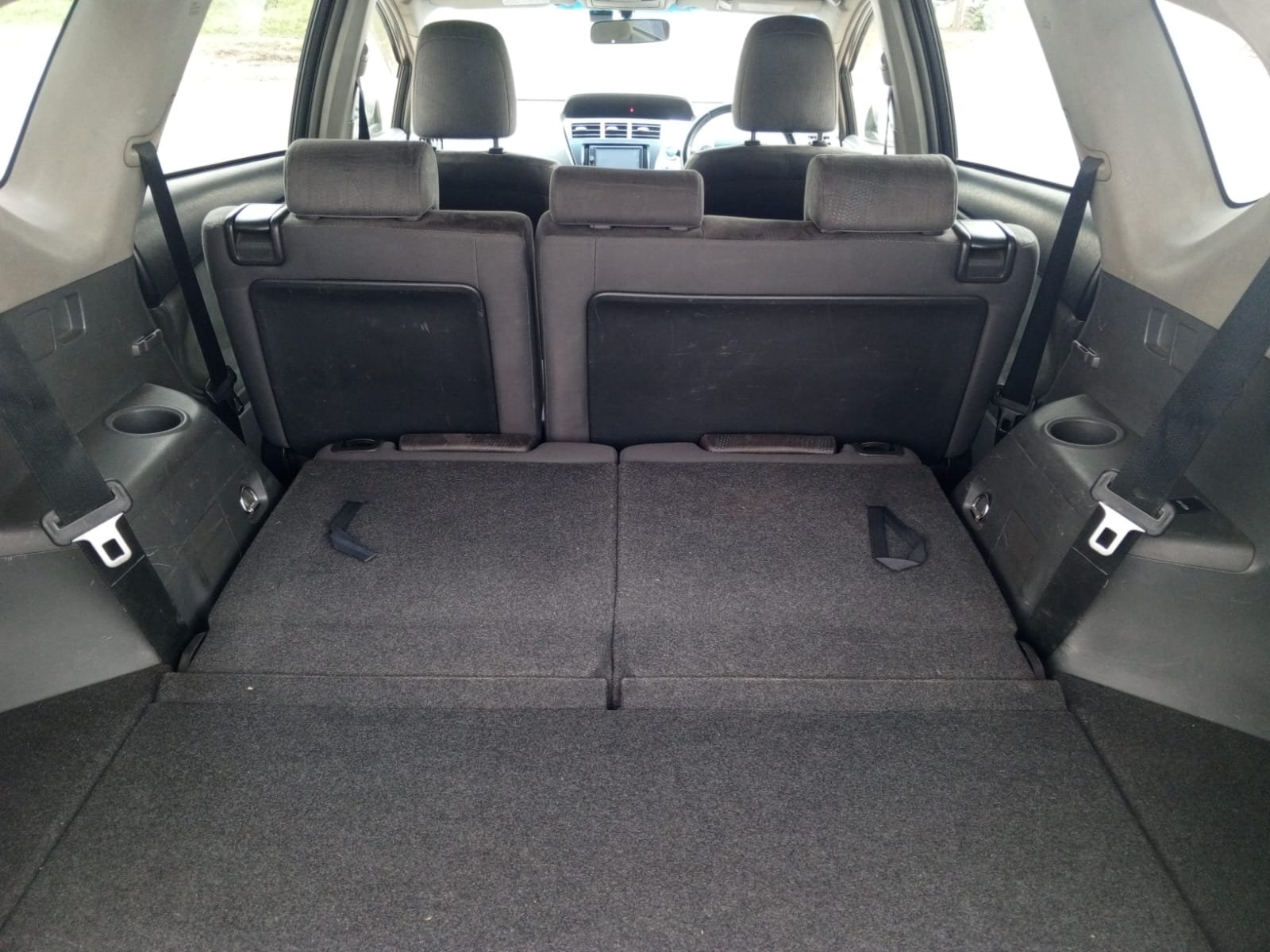 Toyota Prius Alpha 2014