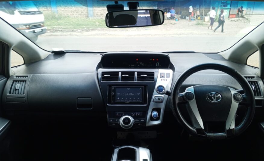 Toyota Prius Alpha 2014