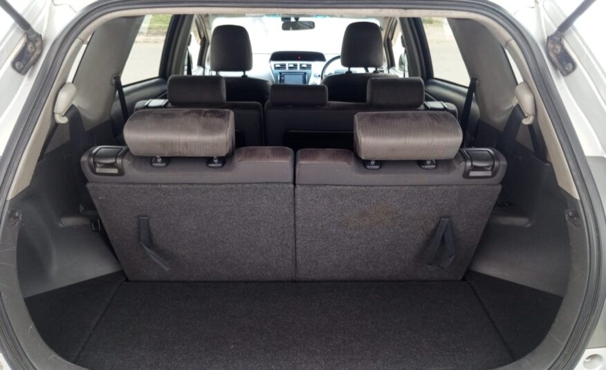 Toyota Prius Alpha 2014