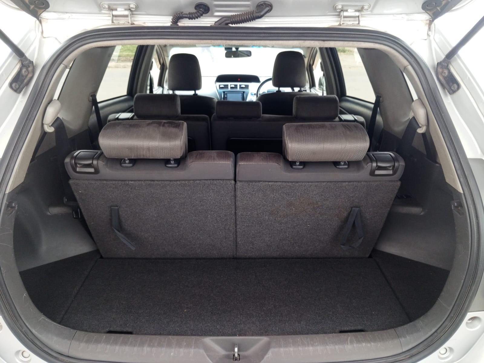 Toyota Prius Alpha 2014