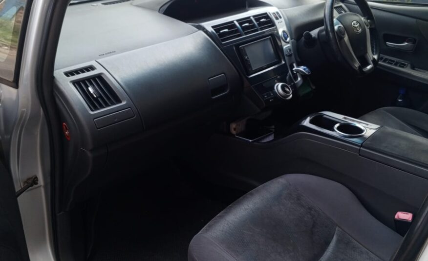 Toyota Prius Alpha 2014