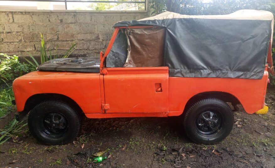 Land Rover Defender 109