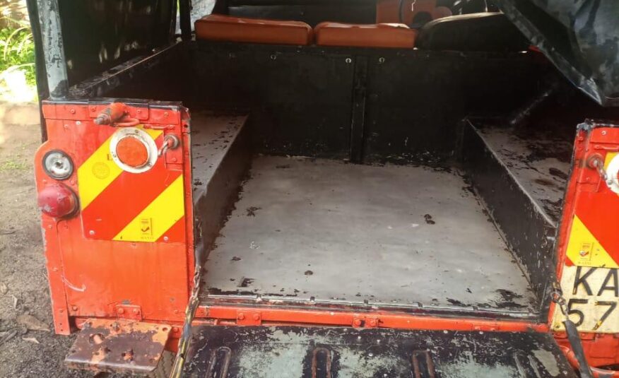 Land Rover Defender 109