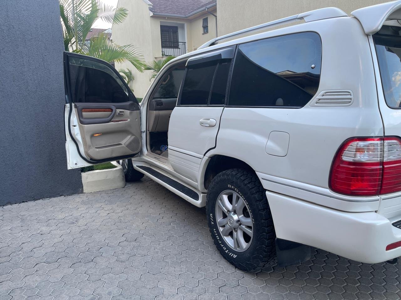 2003 Toyota Land Cruiser Cygnus