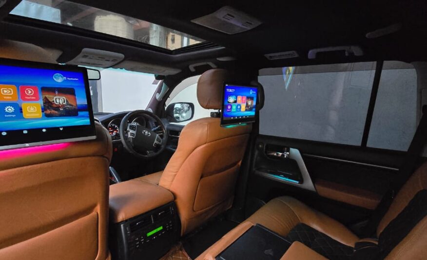 Toyota Land Cruiser V8 2014 upgraded to 2023