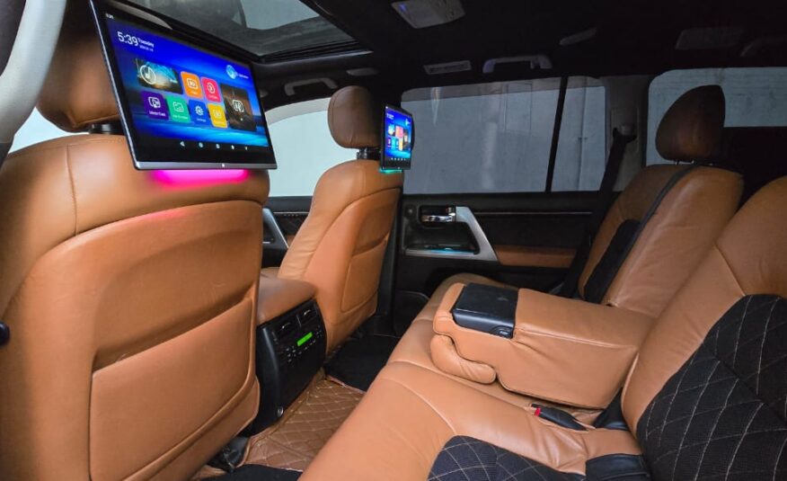 Toyota Land Cruiser V8 2014 upgraded to 2023