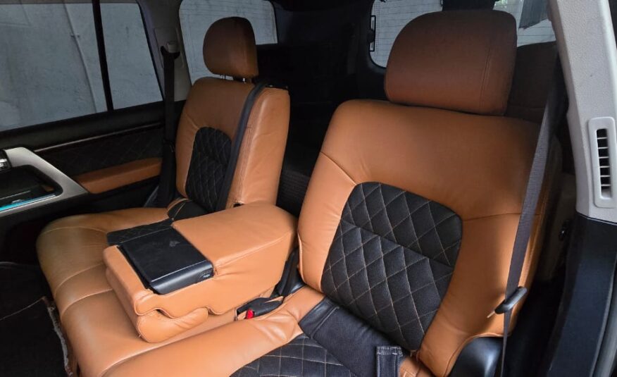 Toyota Land Cruiser V8 2014 upgraded to 2023