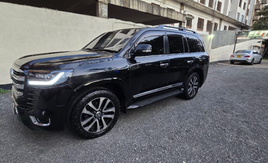 Toyota Land Cruiser V8 2014 upgraded to 2023