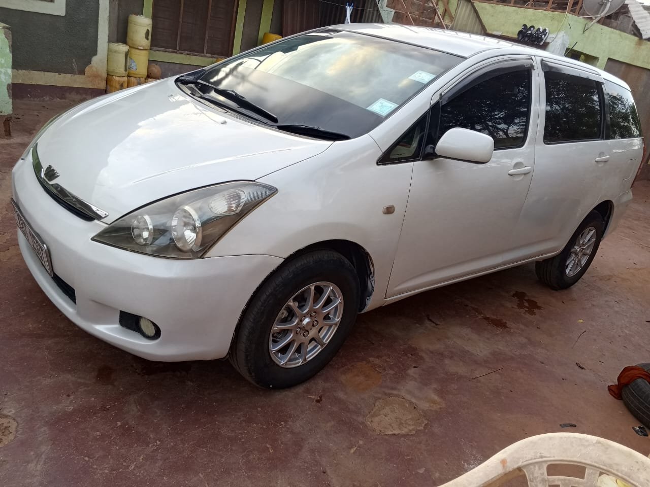 Toyota Wish 2005