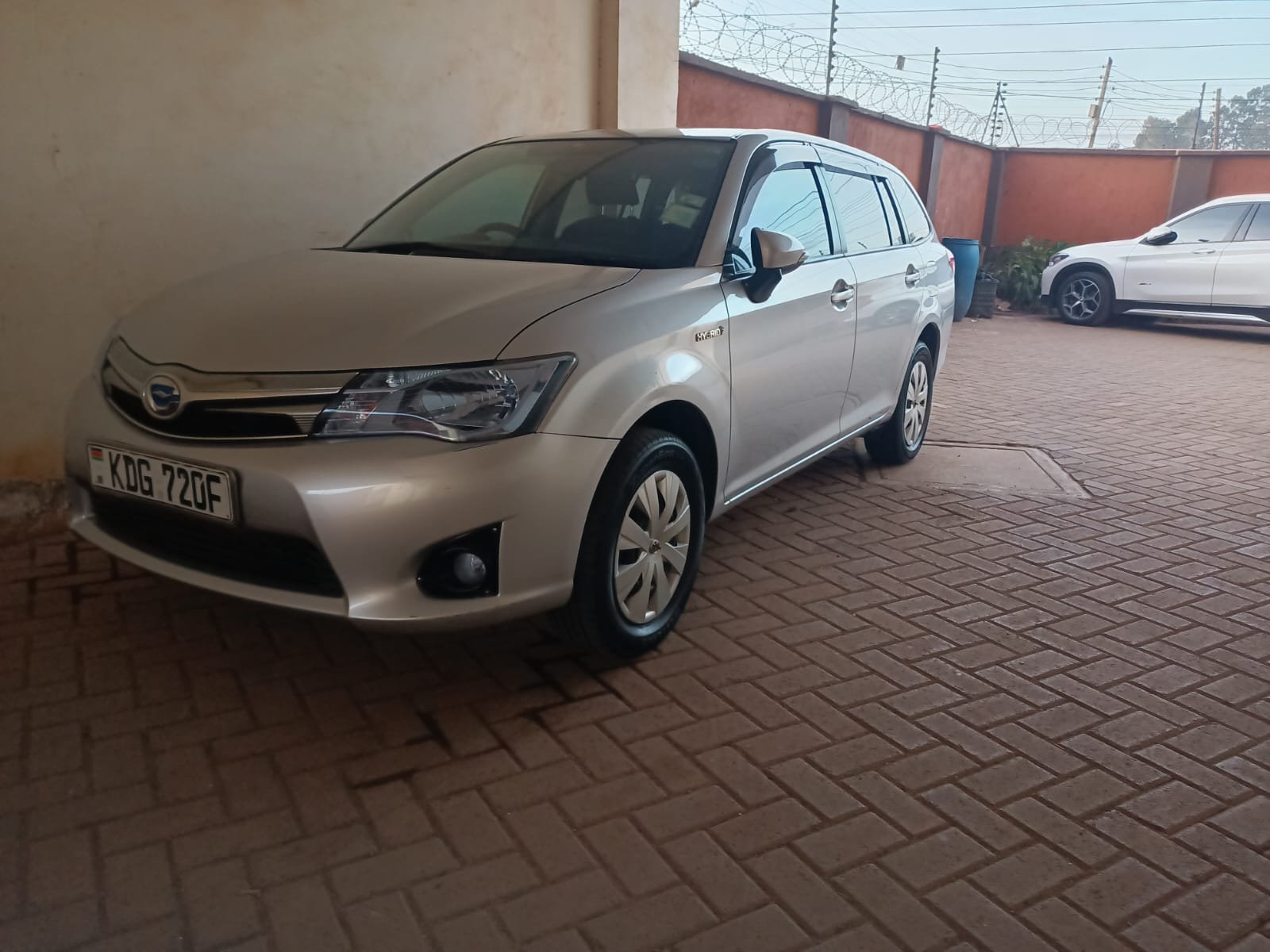 Toyota Fielder Hybrid 2014