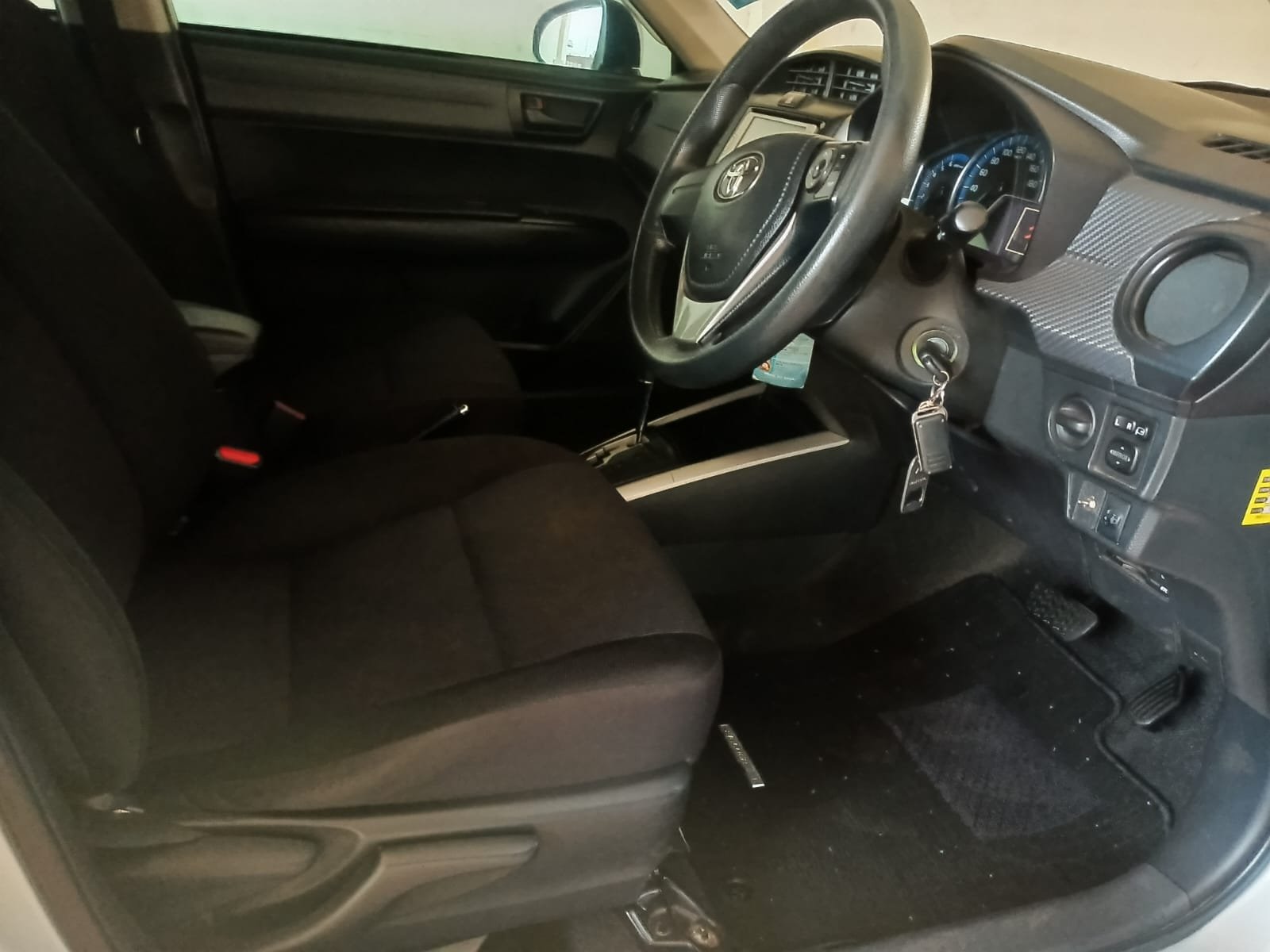 Toyota Fielder Hybrid 2014